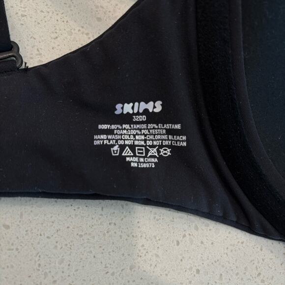 NWT SKIMS‎ Fits Everybody Convertable T Shirt Bra Onyx 32DD - Picture 7 of 7